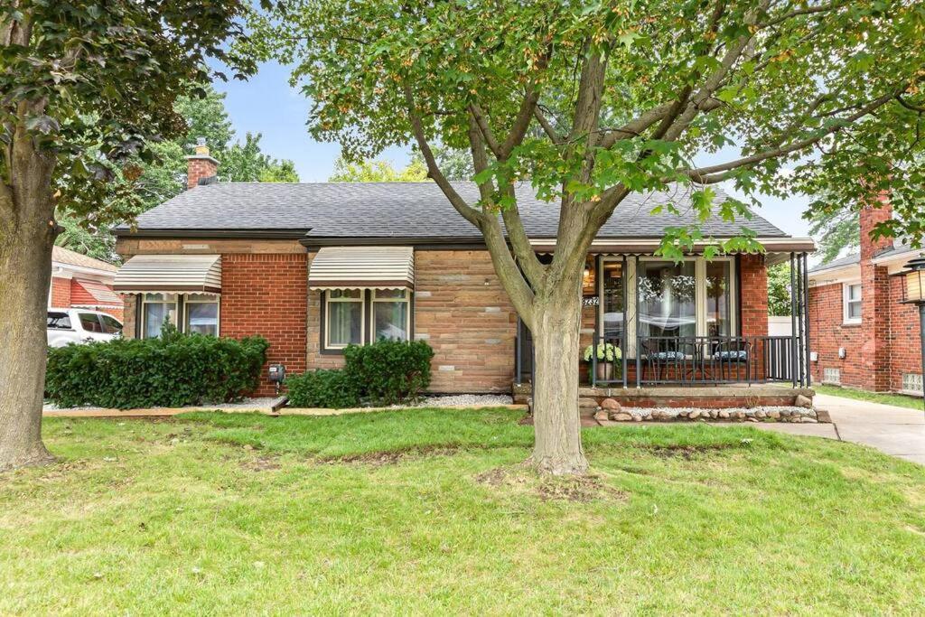 New! Cozy Mid Century Modern Oasis 3Bd Home Roseville Exterior photo
